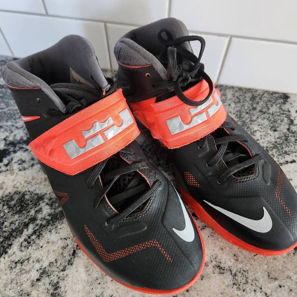 Nike Lebron Soldier VII shoes - Picture 3 of 6